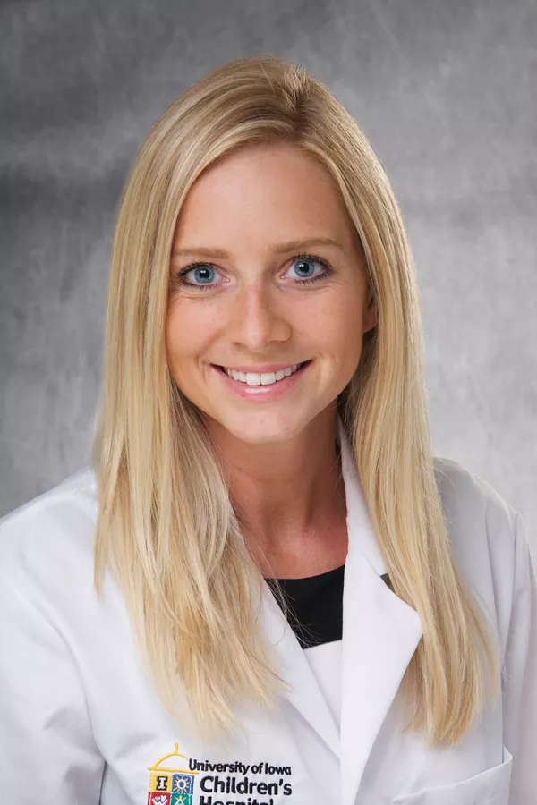 Courtney Kremer, portrait