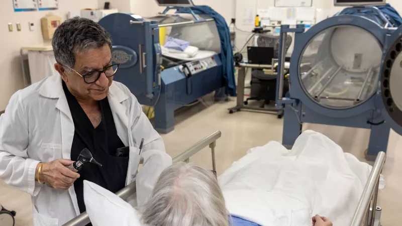 Dr. Gagam Kamal with simulated patient in the hyperbaric oxygen therapy (HBOT) room at the Wound and Vein Center at the University of Iowa Health Care Downtown Medical Center on Tuesday, April 2, 2024. Patients are simulated patient actors.