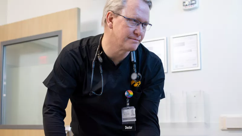 Emergency medicine physician Hans House with an adult simulated patient in the emergency department at UI Health Care Medical Center North Liberty on Friday, Feb. 28, 2025