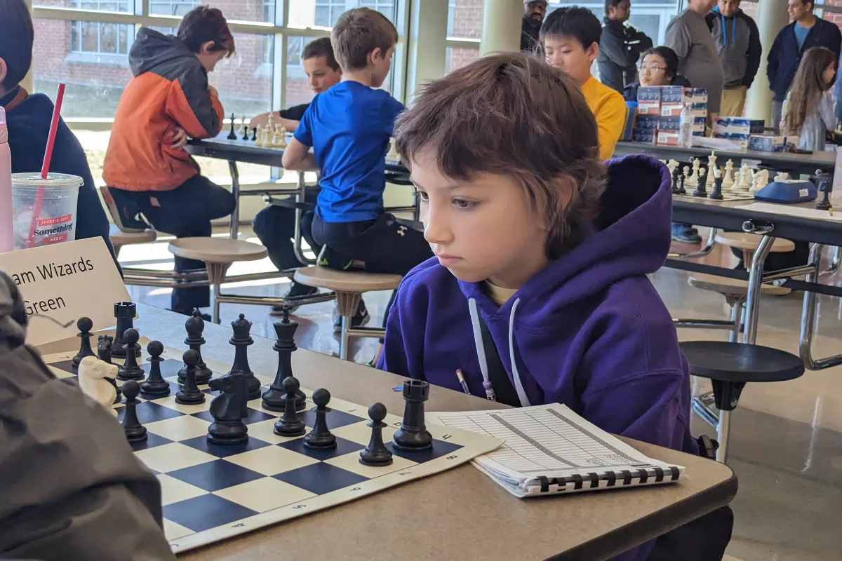 Krysty Bujakowska playing chess