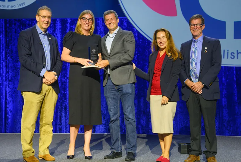 Elizabeth Moore receiving FELSO award