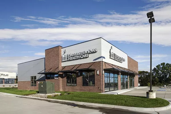 Exterior photo of the UI Health Care clinic location in Johnston Iowa