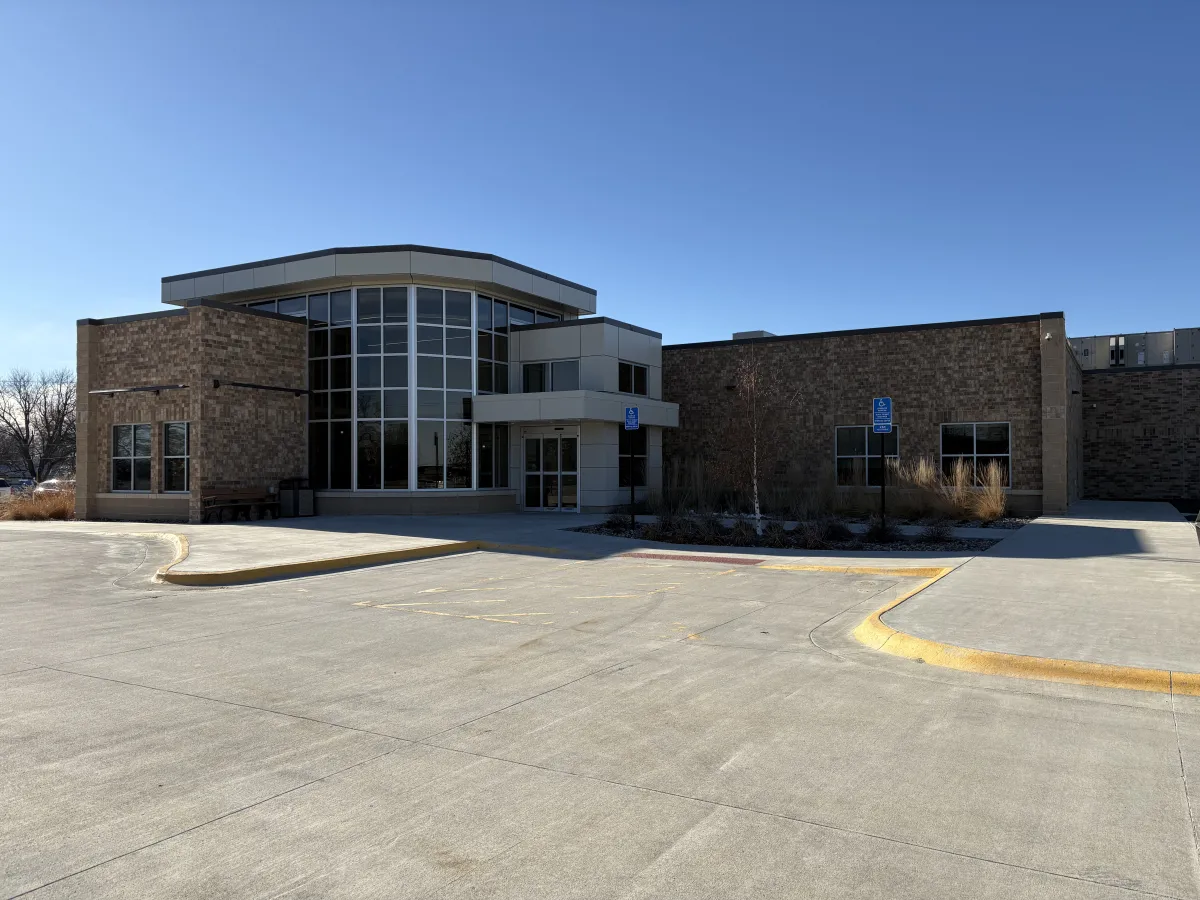 Clinic, Leon, Church Street, exterior.