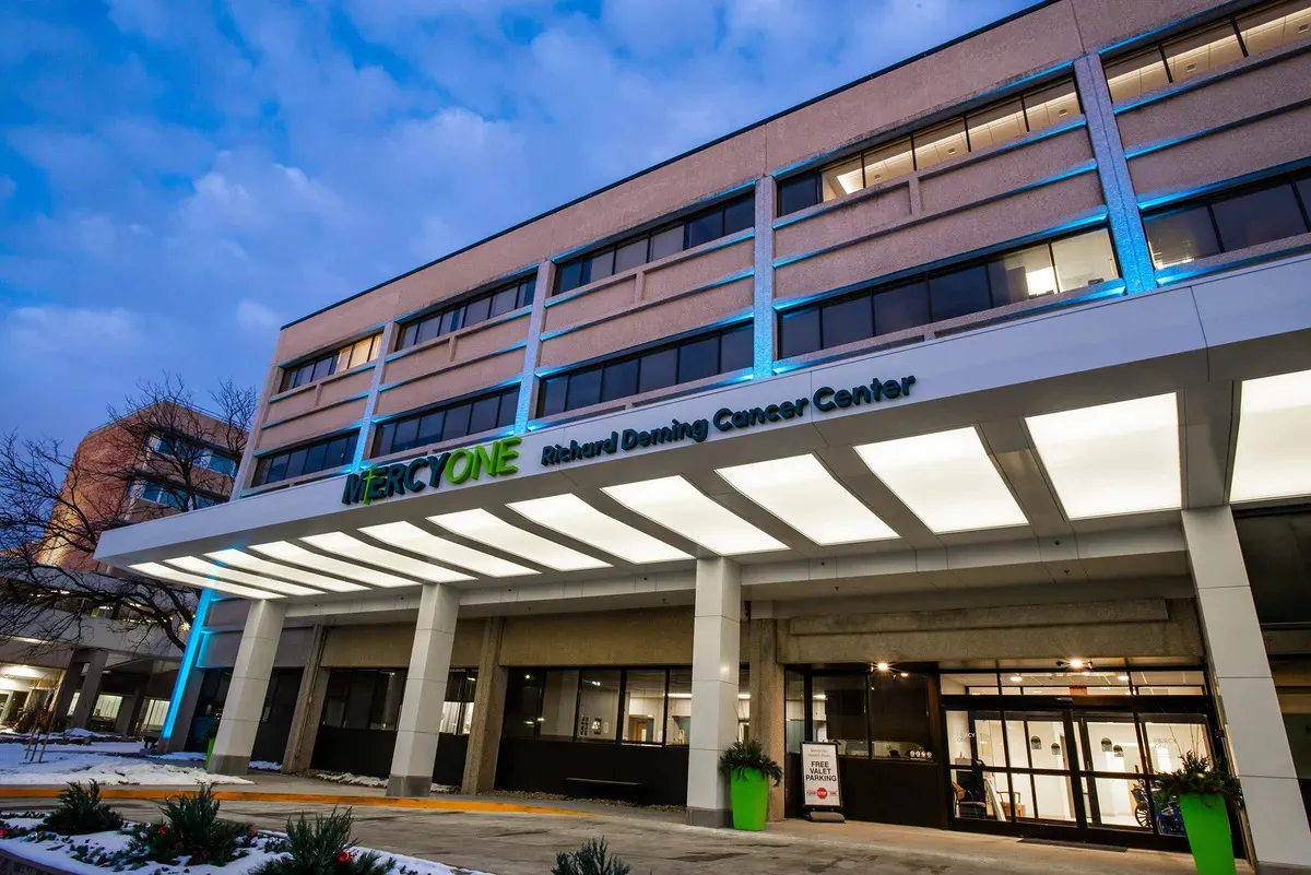 Des Moines, Laurel Street, exterior.