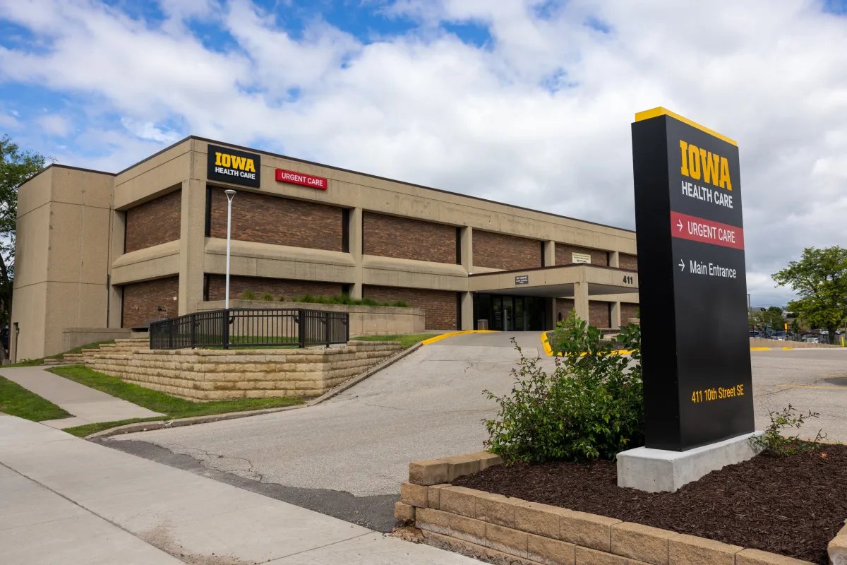 Exterior of Cedar Rapids 10th Street location
